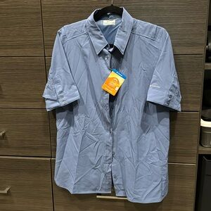 New Columbia blue solid short sleeve shirt